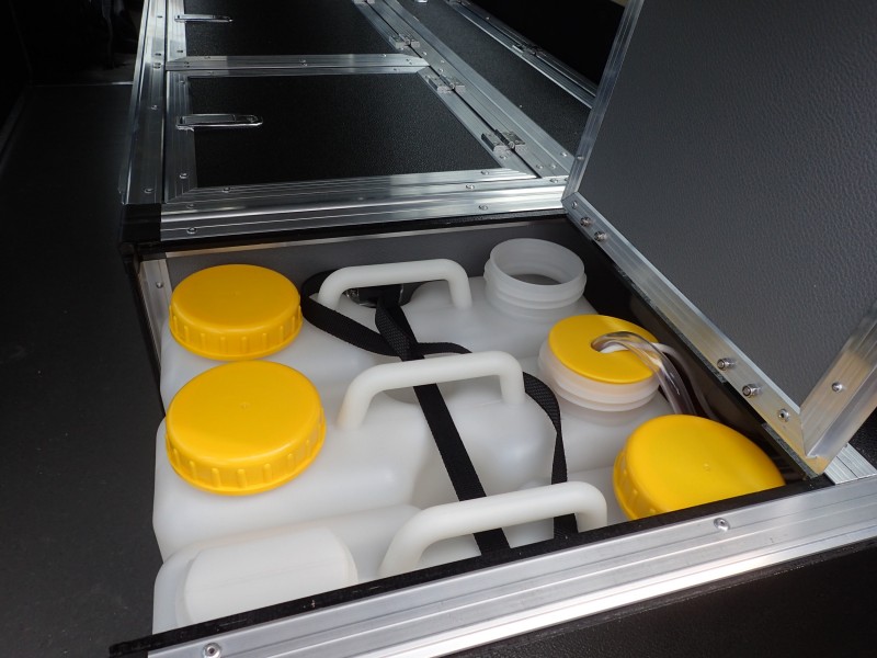 Toyota Land Cruiser HZJ78 Innenausbau Wasserkanister