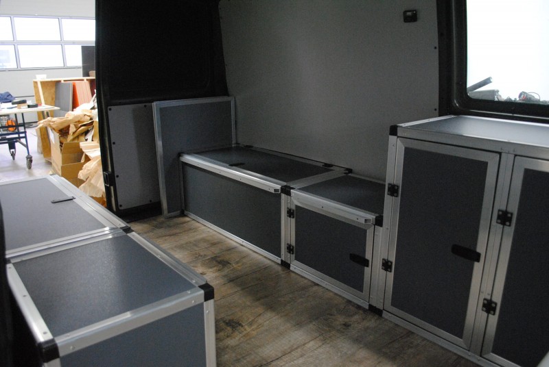 VW Bus T4 CAmper Hubdach Innenaubau Case Maker