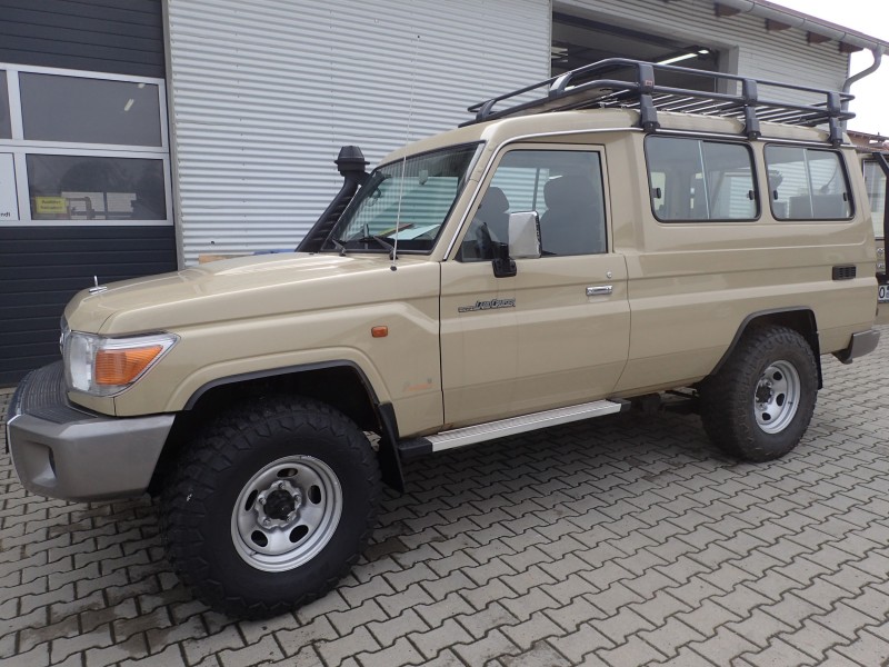 Toyota Land Cruiser HZJ78 Innenausbau Buschtaxi