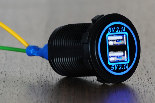 Doppel USB Ladedose beleuchtet
