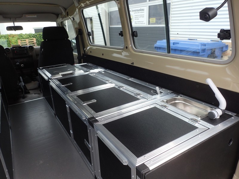 Toyota Land Cruiser HZJ78 Innenausbau Case Maker System